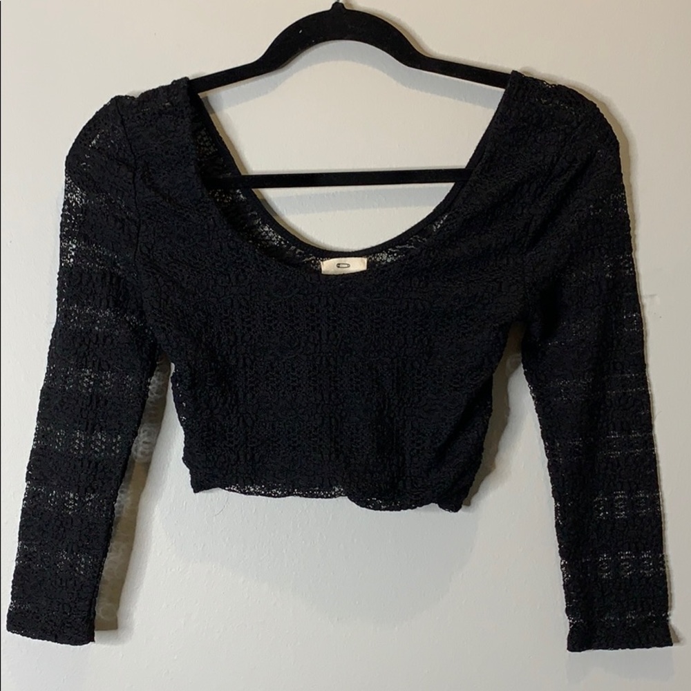URBAN OUTFITTERS LACE CROP TOP